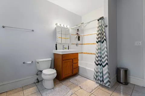 Bath - 1132 E 44th St, Chicago, IL 60653 photo 1 of 4
