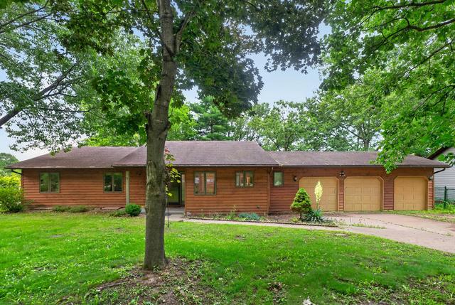 1006 N White Pine Dr, Dixon, IL 61021