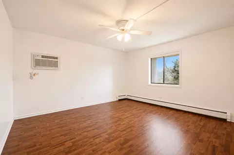 Bedroom - 244 E Bailey Rd #J, Naperville, IL 60565 photo 3 of 4