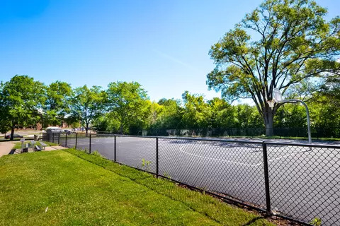 Exterior - 375 Juniper Tree Ct, Hoffman Estates, IL 60169 photo 6 of 9
