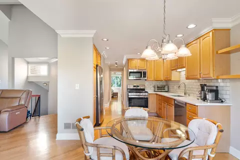 Kitchen - 375 Juniper Tree Ct, Hoffman Estates, IL 60169 photo 2 of 2