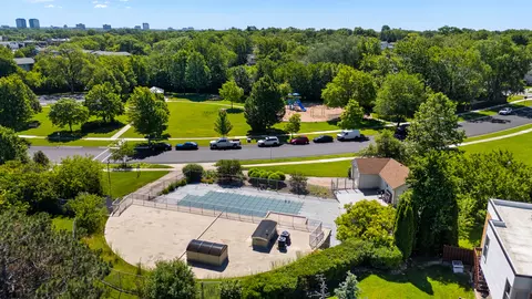 View/Area - 375 Juniper Tree Ct, Hoffman Estates, IL 60169 photo 7 of 12