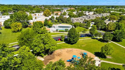 View/Area - 375 Juniper Tree Ct, Hoffman Estates, IL 60169 photo 5 of 12