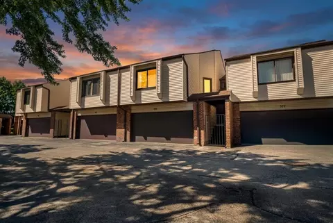 375 Juniper Tree Ct, Hoffman Estates, IL 60169
