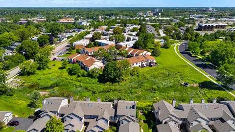 View/Area - 375 Juniper Tree Ct, Hoffman Estates, IL 60169 photo 8 of 12