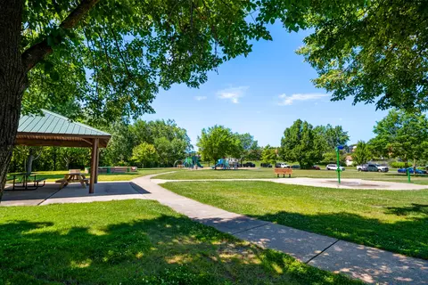 Exterior - 375 Juniper Tree Ct, Hoffman Estates, IL 60169 photo 7 of 9