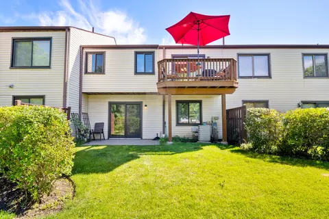 Exterior - 375 Juniper Tree Ct, Hoffman Estates, IL 60169 photo 5 of 9