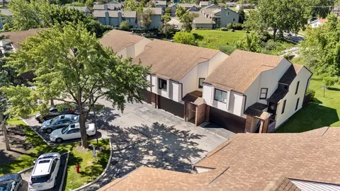 View/Area - 375 Juniper Tree Ct, Hoffman Estates, IL 60169 photo 4 of 12