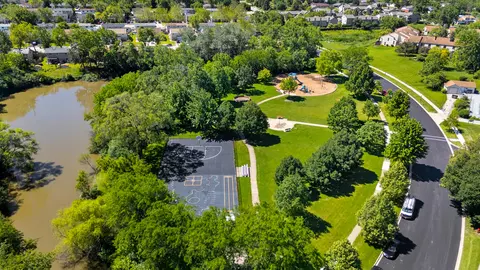 View/Area - 375 Juniper Tree Ct, Hoffman Estates, IL 60169 photo 9 of 12