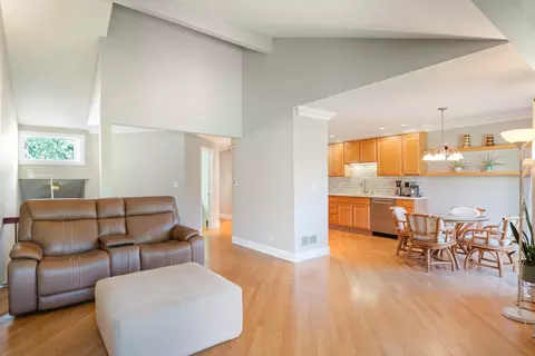 Living - 375 Juniper Tree Ct, Hoffman Estates, IL 60169 photo 3 of 3