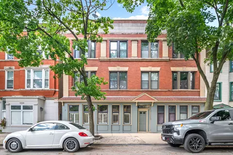 1020 W Roscoe St #1W, Chicago, IL 60657