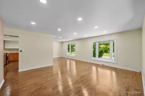 4145 Winston Dr, Hoffman Estates, IL 60192 photo 2