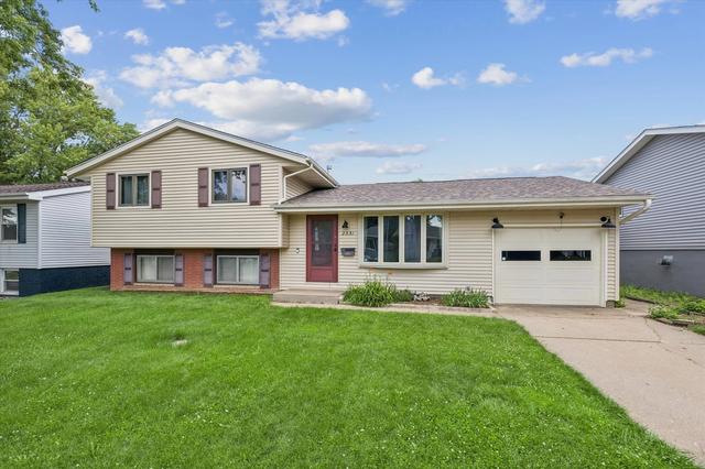 2331 N Thornwood Ave, Davenport, IA 52804