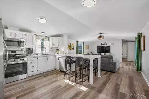 126 7th Ave, Bartlett, IL 60103 photo 6