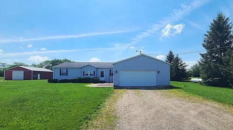9830 Yorktown Rd, Lyndon, IL 61261