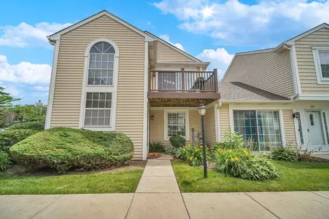 581 Le Parc Cir #581, Buffalo Grove, IL 60089