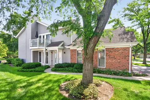 2020 N Stillwater Rd #2020, Arlington Heights, IL 60004