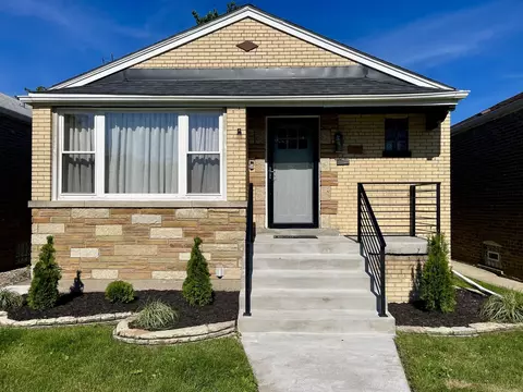 8739 S Bennett Ave, Chicago, IL 60617