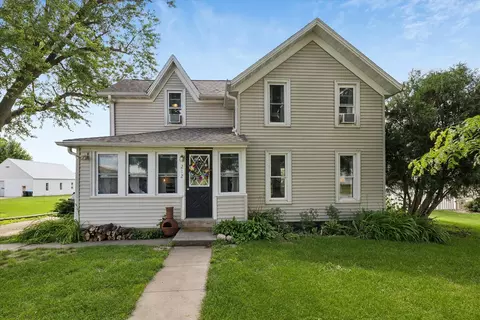 212 Main St, Delmar, IA 52037