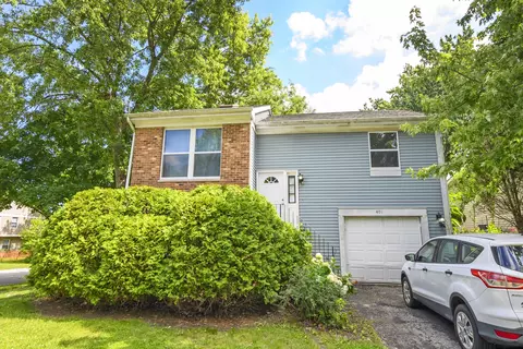 401 Fernwood Dr, Westmont, IL 60559