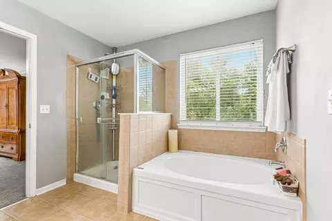 Bath - 4608 Joyce Ln, Mchenry, IL 60050 photo 4 of 5