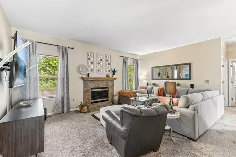 Living - 4608 Joyce Ln, Mchenry, IL 60050 photo 2 of 3