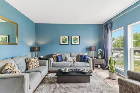 Living - 4608 Joyce Ln, Mchenry, IL 60050 photo 1 of 3