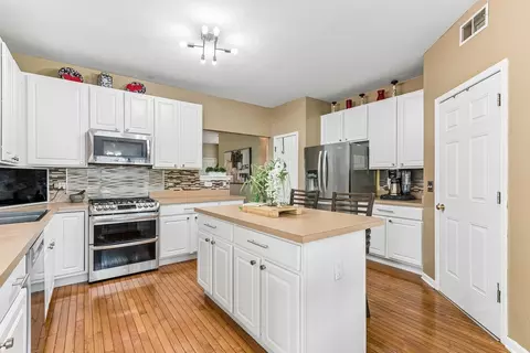 Kitchen - 4608 Joyce Ln, Mchenry, IL 60050 photo 1 of 3