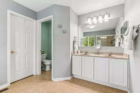 Bath - 4608 Joyce Ln, Mchenry, IL 60050 photo 5 of 5