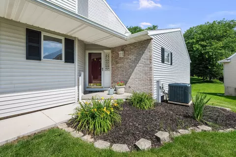 3968 Prairie Ln #0, Bettendorf, IA 52722