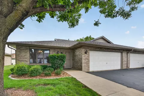 2700 Eagle Dr #2700, Joliet, IL 60436