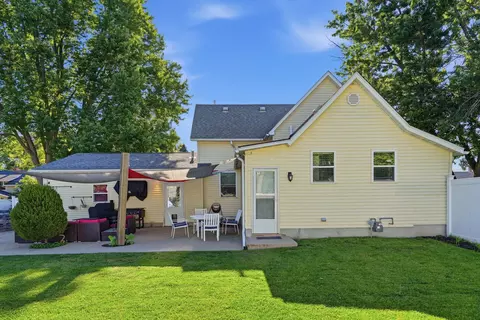 Exterior - 1841 36th St, Moline, IL 61265 photo 6 of 7