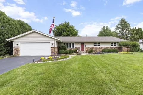 7575 Farmhome Ln, Cherry Valley, IL 61016
