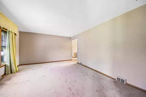 Living - 418 Highland Rd, Willowbrook, IL 60527 photo 5 of 7