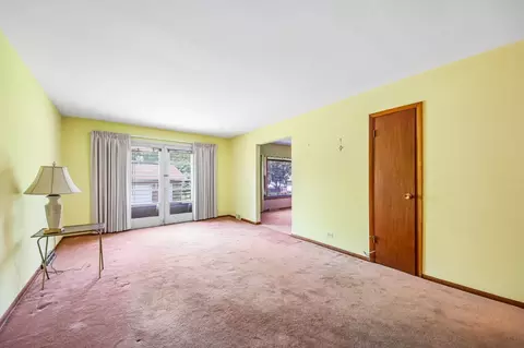 Living - 418 Highland Rd, Willowbrook, IL 60527 photo 2 of 7