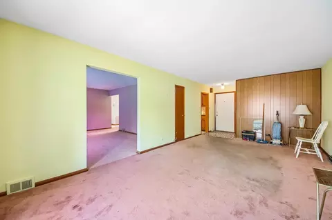 Living - 418 Highland Rd, Willowbrook, IL 60527 photo 3 of 7