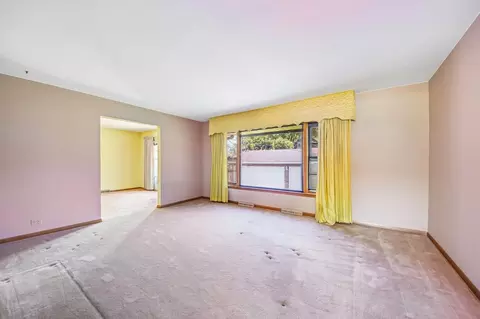 Living - 418 Highland Rd, Willowbrook, IL 60527 photo 6 of 7