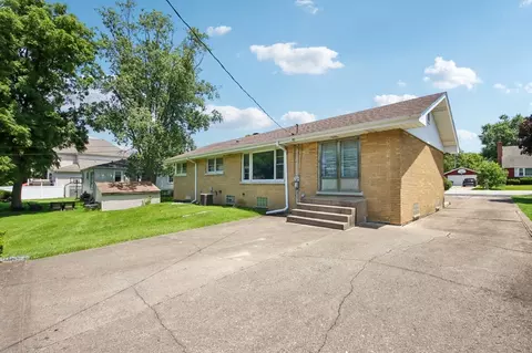 Exterior - 418 Highland Rd, Willowbrook, IL 60527 photo 7 of 12
