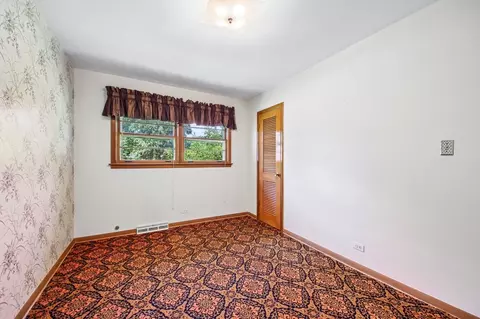Bedroom - 418 Highland Rd, Willowbrook, IL 60527 photo 8 of 9