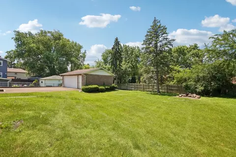 Exterior - 418 Highland Rd, Willowbrook, IL 60527 photo 8 of 12