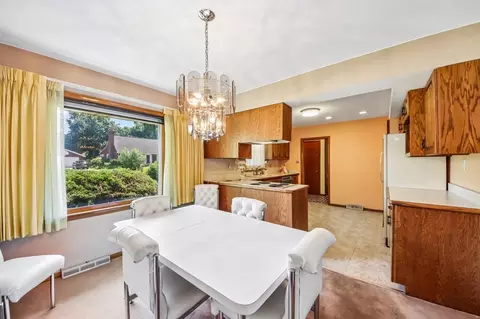 Dining - 418 Highland Rd, Willowbrook, IL 60527 photo 2 of 2
