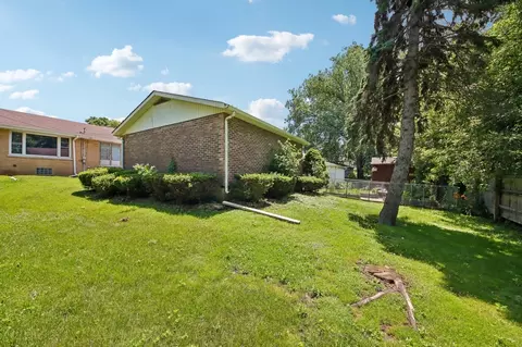 Exterior - 418 Highland Rd, Willowbrook, IL 60527 photo 11 of 12