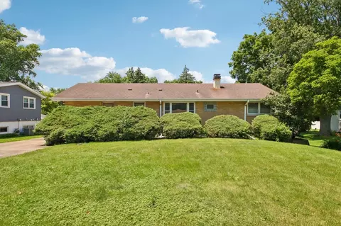 418 Highland Rd, Willowbrook, IL 60527