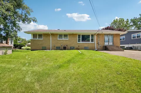 Exterior - 418 Highland Rd, Willowbrook, IL 60527 photo 12 of 12