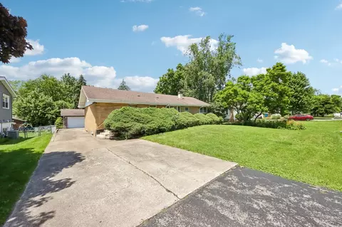 Exterior - 418 Highland Rd, Willowbrook, IL 60527 photo 4 of 12