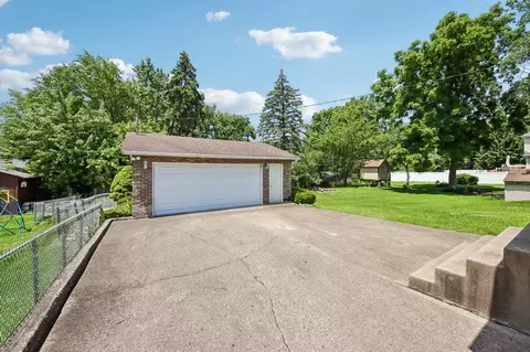 Exterior - 418 Highland Rd, Willowbrook, IL 60527 photo 6 of 12