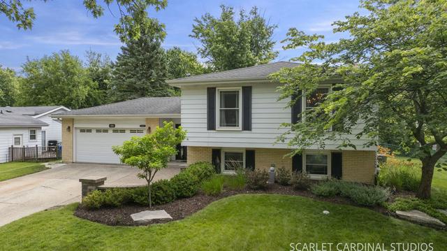 1881 Cambridge Ln, Wheaton, IL 60189