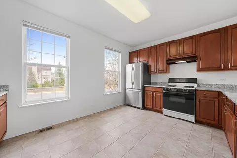 Kitchen - 760 Lambert Ln #96-1, Bartlett, IL 60103 photo 1 of 2