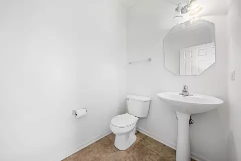 Bath - 760 Lambert Ln #96-1, Bartlett, IL 60103 photo 2 of 3