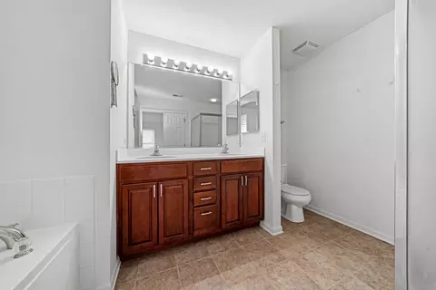 Bath - 760 Lambert Ln #96-1, Bartlett, IL 60103 photo 3 of 3